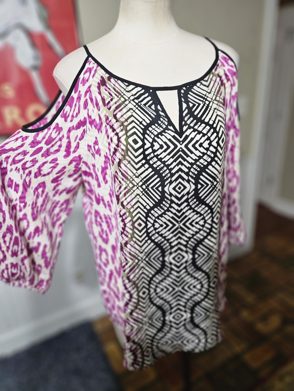 Apt 9 Cold Shoulder Top Large